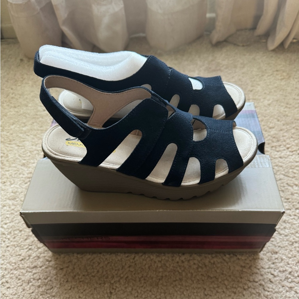 Navy & Beige Skechers wedge heel - size 6